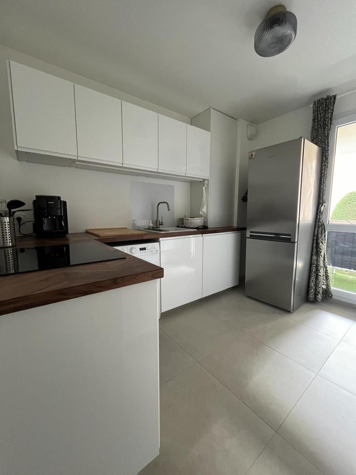 Appartement Cosy Et Confortable Saint-Genis-Laval Exterior foto