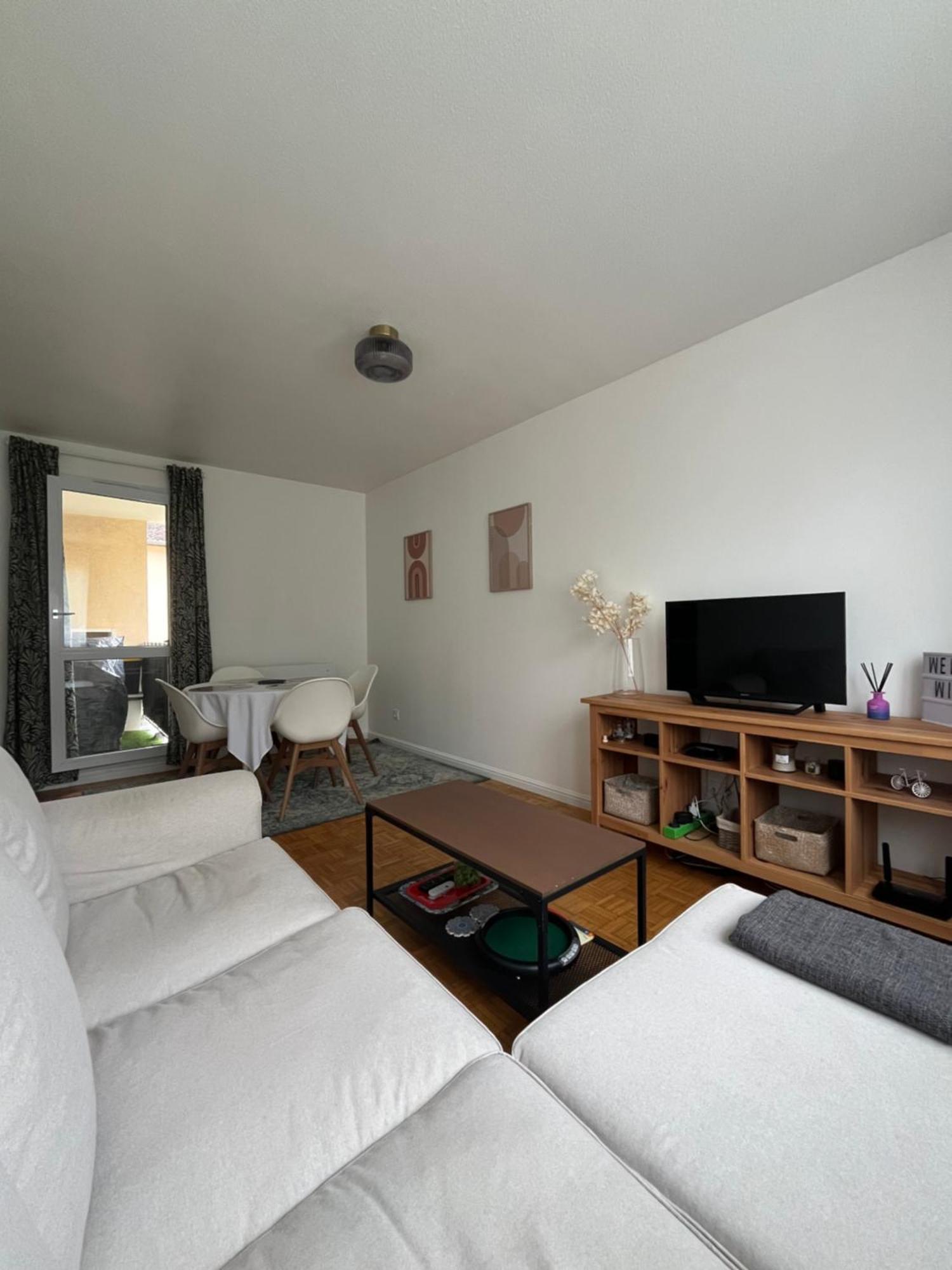 Appartement Cosy Et Confortable Saint-Genis-Laval Exterior foto