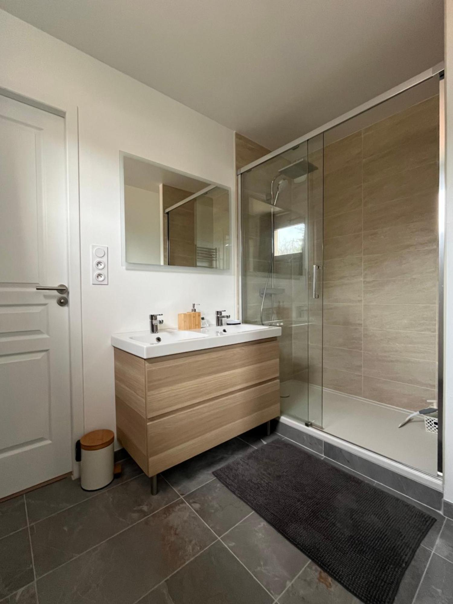 Appartement Cosy Et Confortable Saint-Genis-Laval Exterior foto